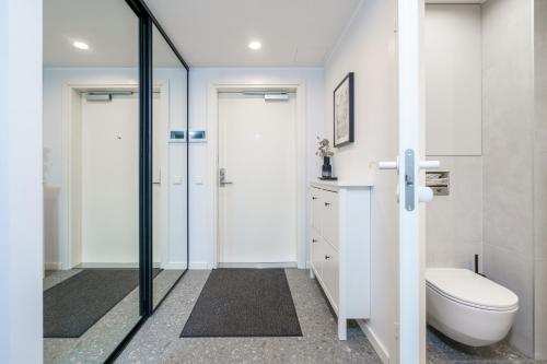 One-Bedroom Apartment with Balcony image 4