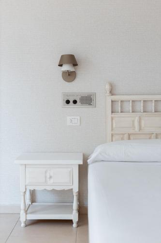 Double or Twin Room image 8