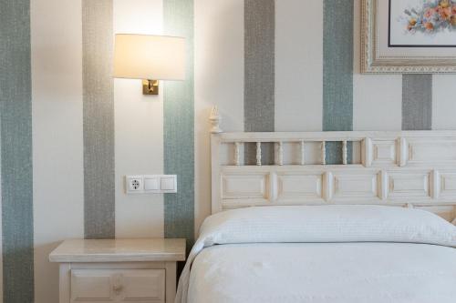 Double or Twin Room with Sea View image 5