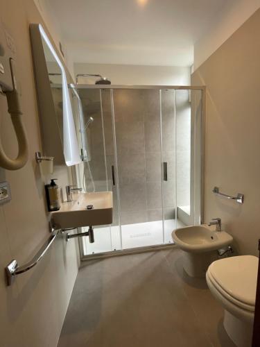 Double Room with Balcony image 10