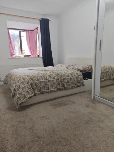 Spacious flat with free parking in Croydon, Croydon (foto 2)