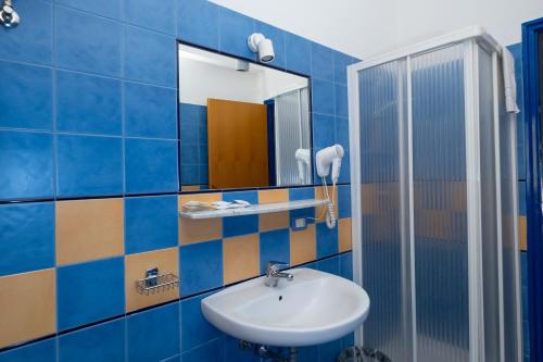 2 bedrooms, 3 beds