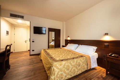 2 twin beds