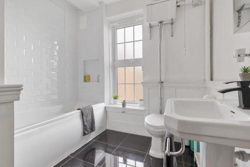 Spacious 3BD Apartment Whitechapel - main image