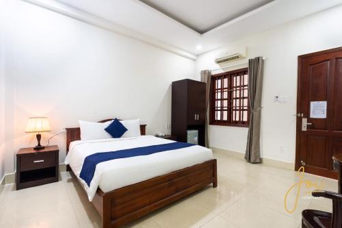 Standard Double Room image 4