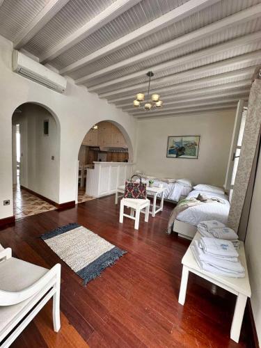 Le Coq Apartments - image 3