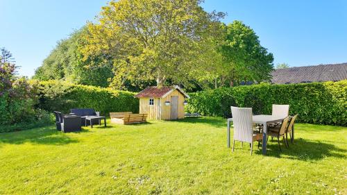 Quiet and cozy apartment close to nature in villa. in Tilst