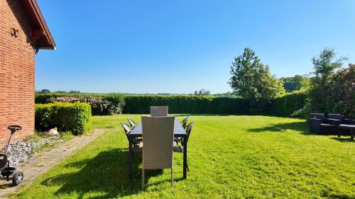 Quiet and cozy apartment close to nature in villa. in Tilst