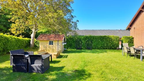 Quiet and cozy apartment close to nature in villa. in Tilst