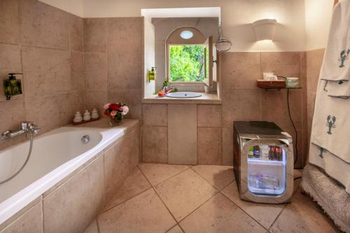 Standard Double Room image 5