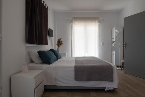 4 twin beds