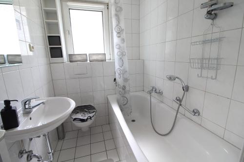 8 Freunde sollt Ihr sein! 8 Freunde sollt Ihr sein!