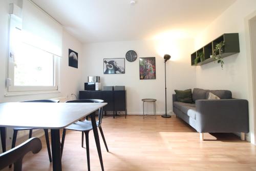 8 Freunde sollt Ihr sein! 8 Freunde sollt Ihr sein!