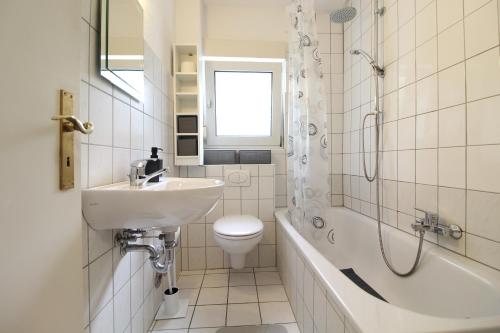 8 Freunde sollt Ihr sein! 8 Freunde sollt Ihr sein!