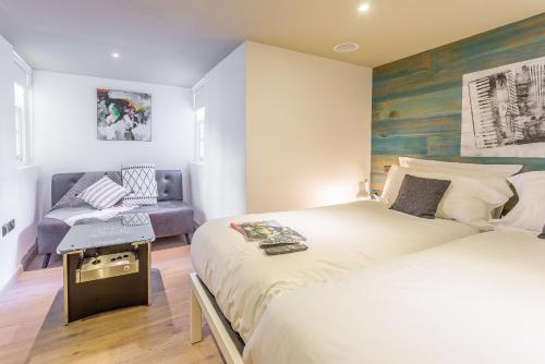 Stay Central Hotel - image 10