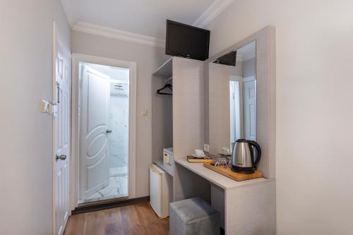 Budget Single Room image 3