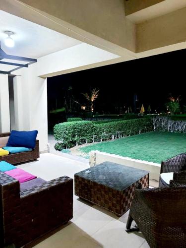 Mousa Coast aquapark view chalet with garden-families only in 拉斯蘇德爾