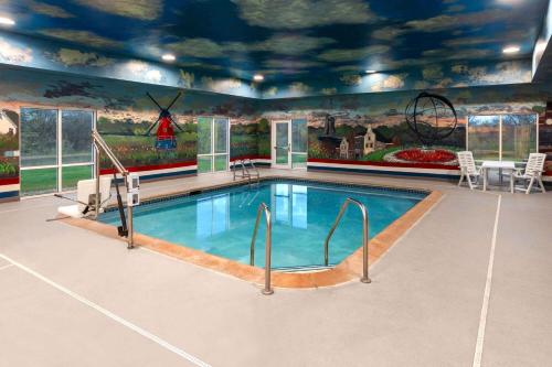 GrandStay Hotel & Suites - image 11