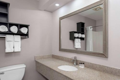 GrandStay Hotel & Suites - image 10