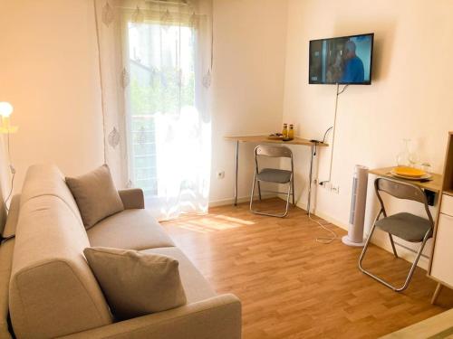 Studio close to INSA with parking space - Tap to explore photos