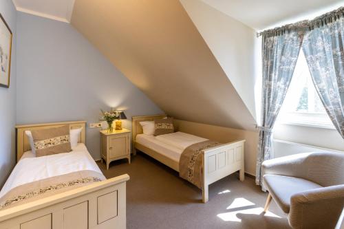 2 twin beds