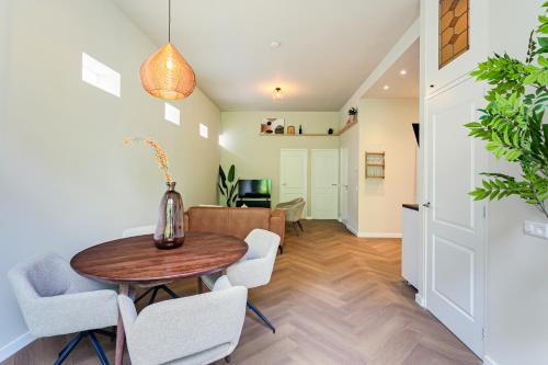 Stylish apartment next to the Amstel River - Unit A, Amsterdam (photo 2)