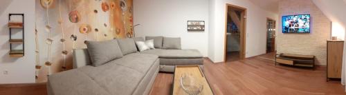 2 bedrooms, 5 beds
