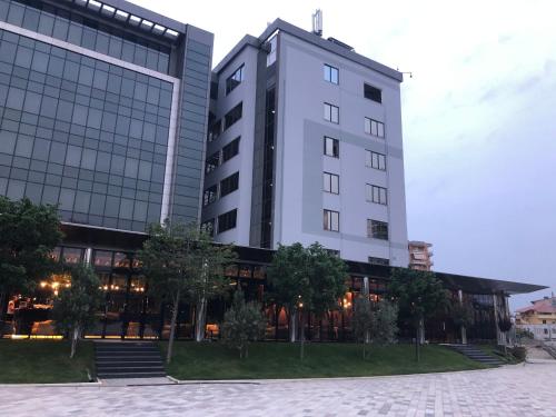 Exterior view of Riverside rooms at Hotel Fieri