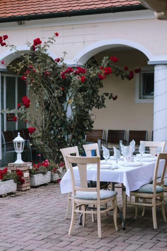 Bakony Panzio in ตอตวาโซนี