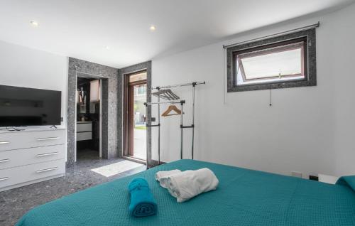 Four-Bedroom Holiday Home image 10