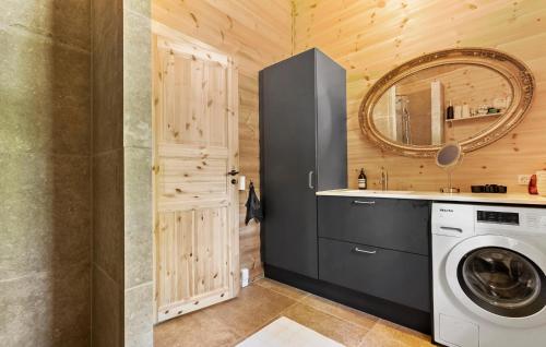 kopalnica, 2 Bedroom Cozy Home In Frederiksværk in Kogehusvej