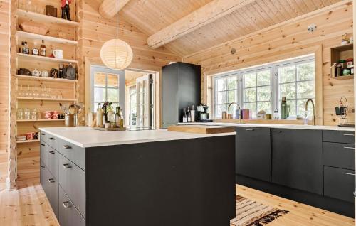 kuhinja, 2 Bedroom Cozy Home In Frederiksværk in Kogehusvej