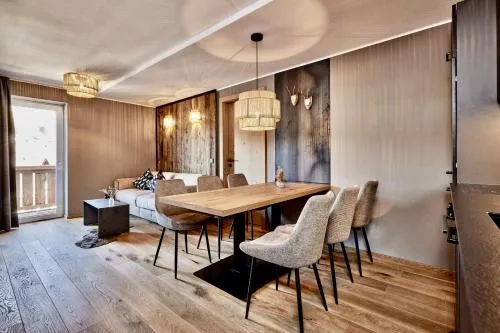 Deluxe Apartment Zugspitze Ehrwald mit Pool, Sauna, direkt am Golfplatz in Ehrwald, Österreich