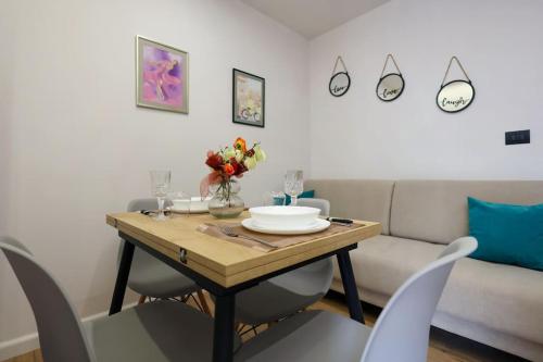 Superior One-Bedroom Apartment with Balcony image 10