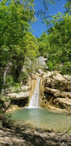 Roule hôtes (Roule hotes) in Laragne-Monteglin