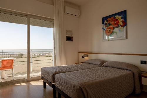 Double Room with Balcony - Sea Front image 10