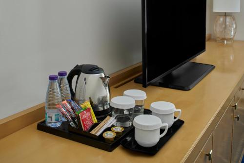 Hilton Makkah Convention Hotel Room Type - Deluxe Room with Three Single Beds with Partial Haram View