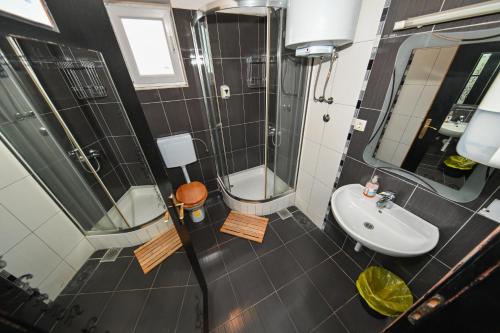 The Lazy Monkey Hostel & Apartments – Zadar, VA