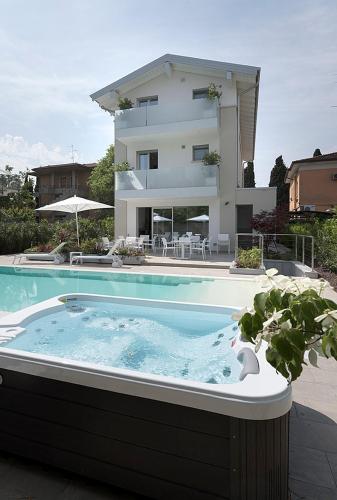 Swimmingpool, Viola Relais in Desenzano del Garda