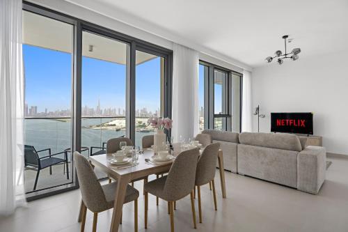 Vayk - Bright & Elegant 2 BHK apartment with Creek Views - image 3