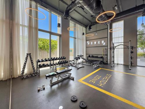 Vayk - Bright & Elegant 2 BHK apartment with Creek Views - image 14