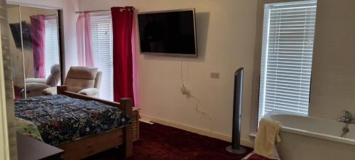 Smart Large Room with disabled facilities Idealy Located near Doncaster - Rotherham -Sheffield in Rawmarsh