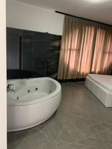 Hotel Albatros in Besim Shala