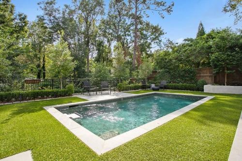 Piedmont Park Pool-Side Retreat in Atlanta, USA