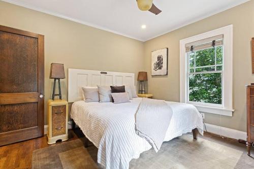 Piedmont Park Pool-Side Retreat in Atlanta, USA