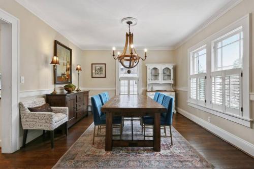 Piedmont Park Pool-Side Retreat in Atlanta, USA