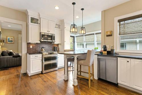 Piedmont Park Pool-Side Retreat in Morningside-Lenox Park