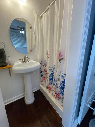 Bowser's castle - image 26