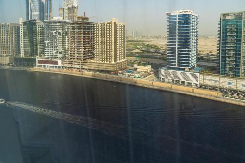 Bright and Cozy Apartment in Business Bay l Canal View, Dubái (foto 9)
