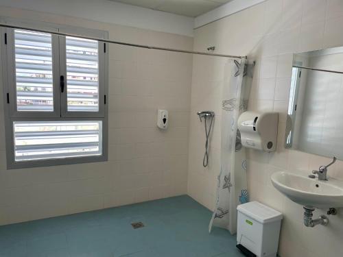 Geysotur TORROX PLAYA Centro de Ocio y Tiempo Libre Room Type - Triple Room - Disability Access Geysotur TORROX PLAYA Centro de Ocio y Tiempo Libre Room Type - Triple Room - Disability Access